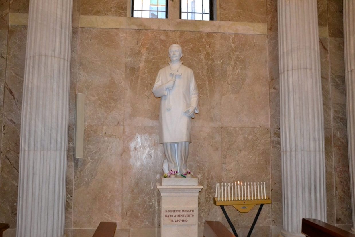 Statue of Moscati in the Cathedral of Benevento.JPG